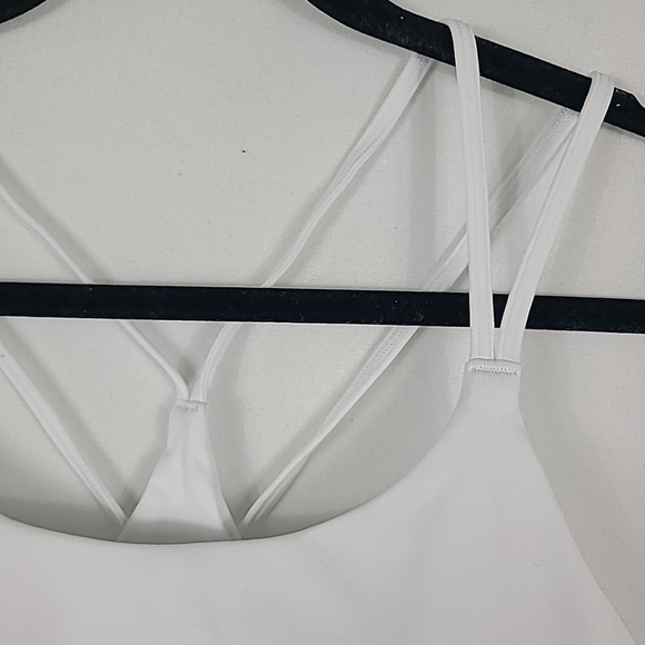 NWT Fabletics Women's Principal Low Impact White Sports Bra Size M MSRP $50 - Picture 2 of 5